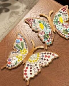 🧩 DIY Mosaic Kits – Wooden Shapes + Colorful Tiles