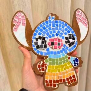 Looking for a creative, hands-on art activity? Our mosaic kits are perfect for kids and adults alike! Each kit includes a high-quality wooden shape (round, butterfly, bear, etc.) and colorful mosaic tiles, ready for you to decorate your own masterpiece.